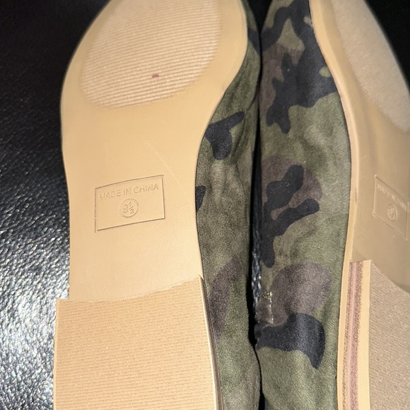 Fatigue/Camp print flats - Picture 3 of 4